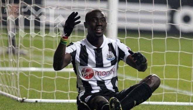 Демба Сисе отказа да носи фланелка с логото на новия спонсор на Нюкасъл