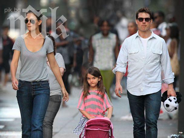 Ядосан фен изля гнева си върху дъщерята на Кейти Холмс и Том Круз