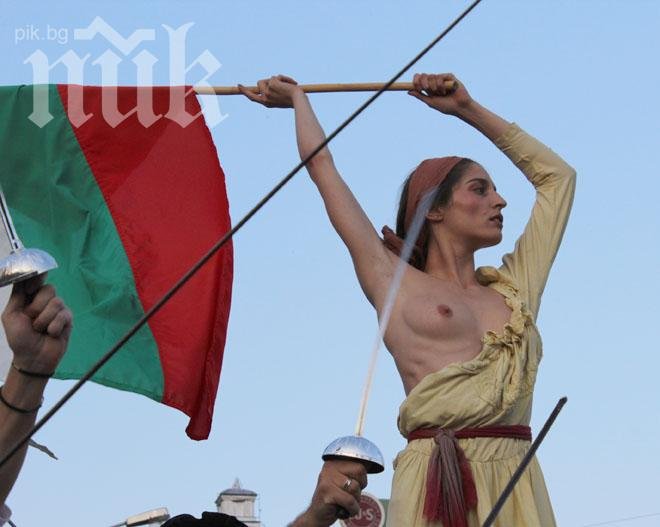 Не протестите, а пазарлък за постове скова властта 
