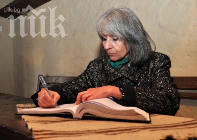 Вицепрезидентът Попова: Тефтерът на Златанов – пошлото упражняване на властта