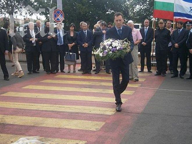 Почетоха паметта на загиналите при атентата в Бургас