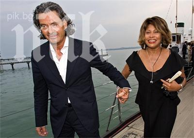 Великата Тина Търнър се омъжи пак на 73