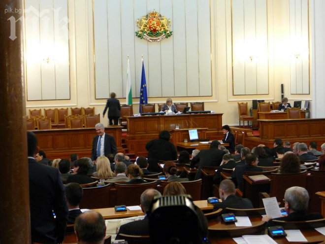 Депутатите от ГЕРБ - със стипендии по 3000 лв. от държавната субсидия