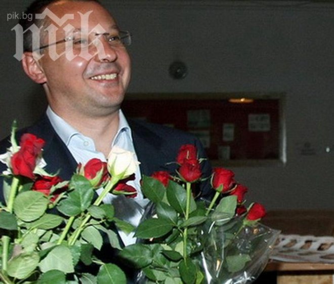 Новите татковци Станишев, Мерджанов и Горов почерпиха за бебетата си в парламента