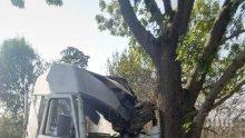 Тежка катастрофа край село Васил Друмев, рязаха ламарини да извадят шофьора (СНИМКИ)