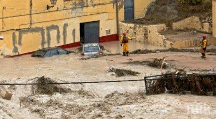 испанският премиер посети засегнатите наводнението райони