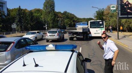 последните минути автобус камион катастрофираха руското посолство снимки