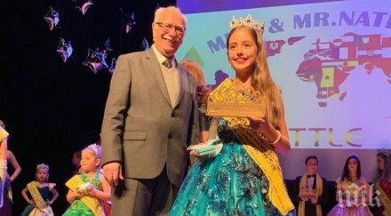 щерката наталия гуркова блесна sofia fashion week снимка