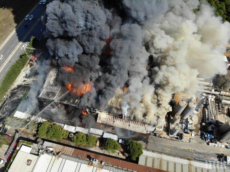 ИЗВЪНРЕДНО: Голям пожар вилнее в химически завод в Истанбул (СНИМКИ/ВИДЕО)