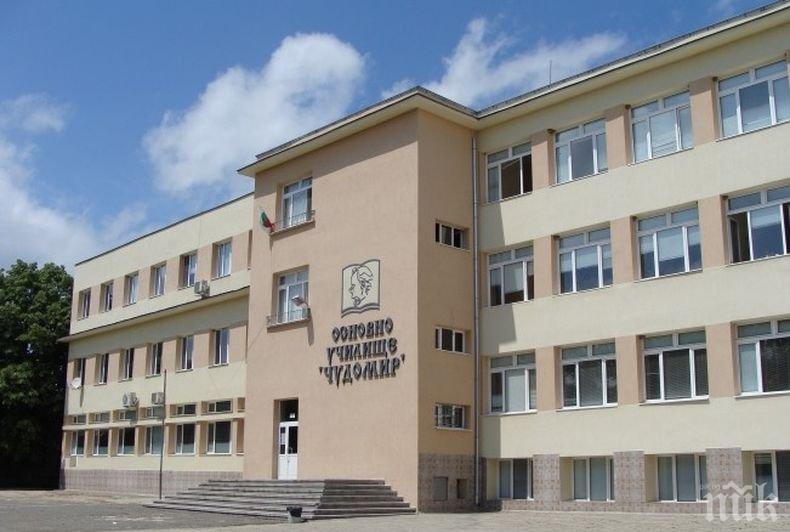 Училища и детска градина се включиха в кампания в подкрепа на лечението на учителка от Казанлък