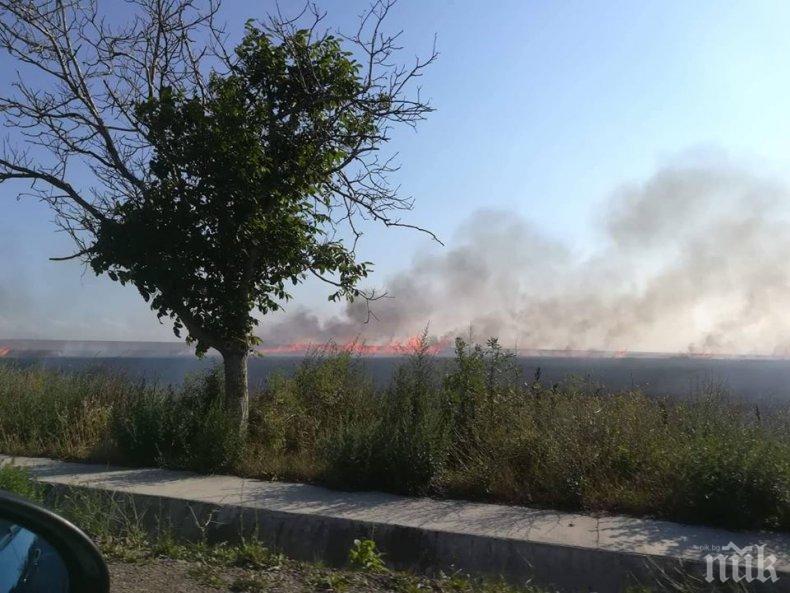 Пламна склад край Средец, огнеборци от Бургас пътуват към мястото