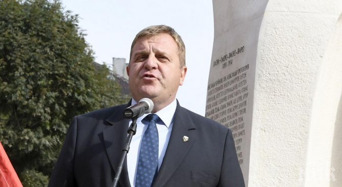 Каракачанов: Армията е в готовност да пази границата при мигрантска вълна