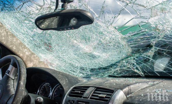 ЩО ЗА ЛУДОСТ: 16-годишен пи до безпаметност, подкара кола и рани връстник в катастрофа