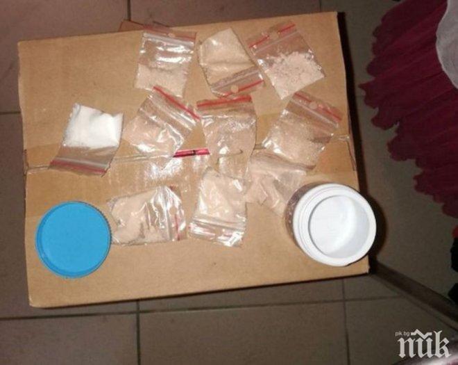 Полицаи щурмуваха дома на 25-годишната Росина в Бургас, намериха много наркотици