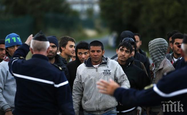 СКАРАНИ С ХИГИЕНАТА: Евакуираха 900 нелегални мигранти от лагер във Франция заради мръсотия