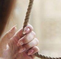 ШОК: Тийнейджърка се обеси - наказана, че е в час с цикъл