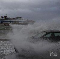 Поройни дъждове и бури удариха Северна Гърция