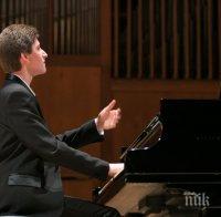Млад българин спечели един от най-престижните конкурси за пианисти в света