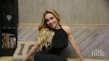 Отпадна завръщането на мама Алекс Раева на сцената (СНИМКА)