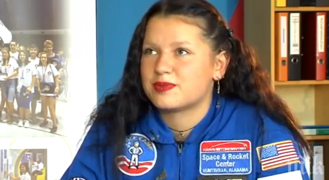 16-годишната Татяна Иванова от Добрич тренира в космически лагер на НАСА