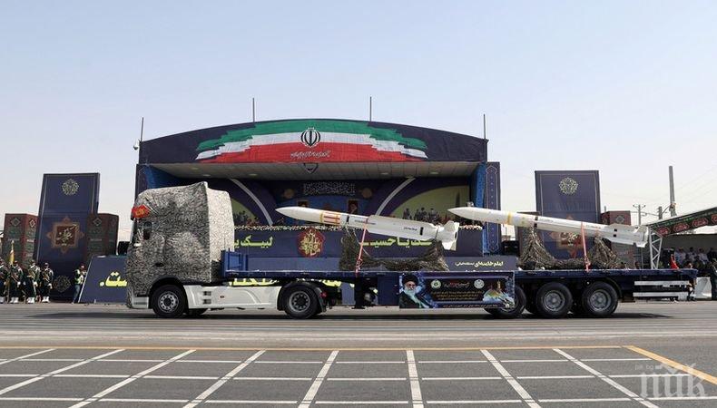 Иран показа нови балистични ракети на военен парад в Техеран

 
