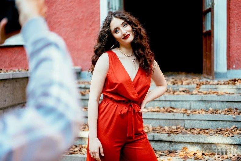 БРАВО: И вторият сингъл на щерката на Саня Армутлиева тръгва по MTV (ВИДЕО)