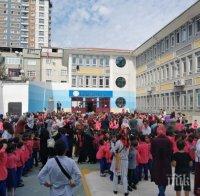 Осем души са ранени след силния трус в Истанбул