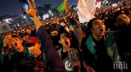 полицията индонезия задържа 300 участници безредици