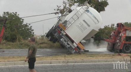 викнаха помощ ловеца бежанци динко заради преобърнатия циментовоз русе