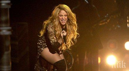 цяла америка чака шоу шакира джей пеят финала супербоул