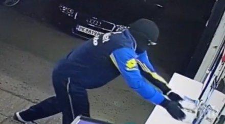 арестуваха годишен задигал дарения