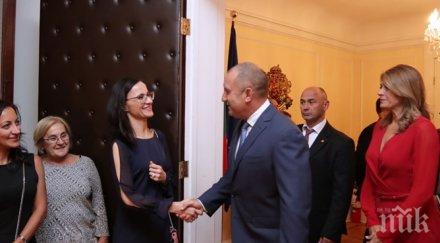 пик ретро десислава радева рокля 2106 америка орезили огромно деколте снимка