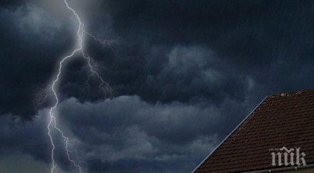 мълния подпали плевня ломско село