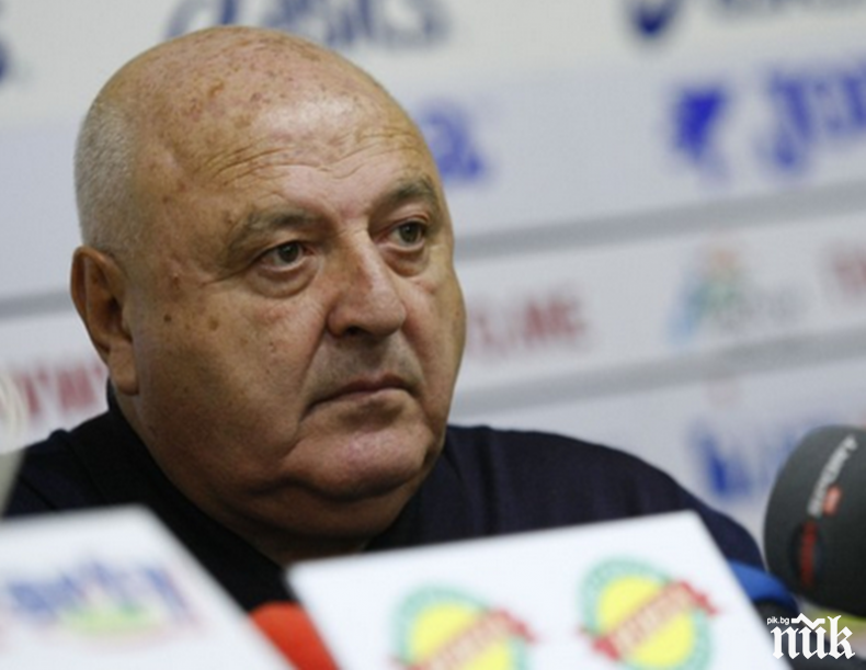 ФУТБОЛНО ТОРНАДО: Бат Венци с огромни стрели по сините...