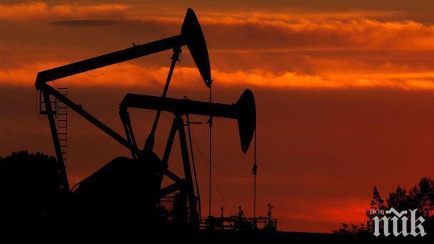 Петролът поевтинява, Саудитска Арабия възстановява добива