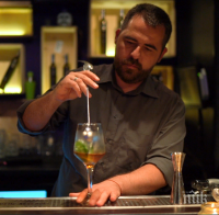 Топ бармани представят съвременен прочит на класически коктейли с българска мускатова ракия (СНИМКИ)