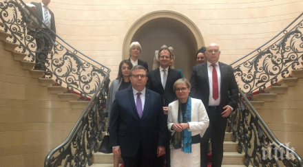 първо пик цацаров гешев ася петрова важна визита германия снимки