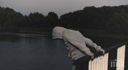 невероятна драма два часа полицаи психолог преговаряха самоубиец аспаруховия мост