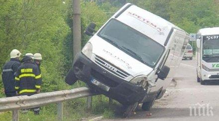 микробус удари мантинела бачковския манастир