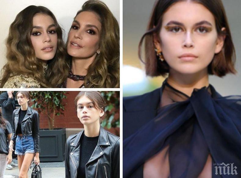 Гаф: Щерката на Синди Крофорд разголи гръд на модния подиум (ВИДЕО)