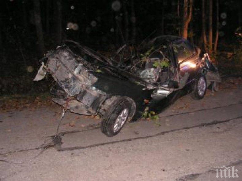 ФАТАЛЕН УДАР: 20-годишна шофьорка уби приятелката си при катастрофа 
