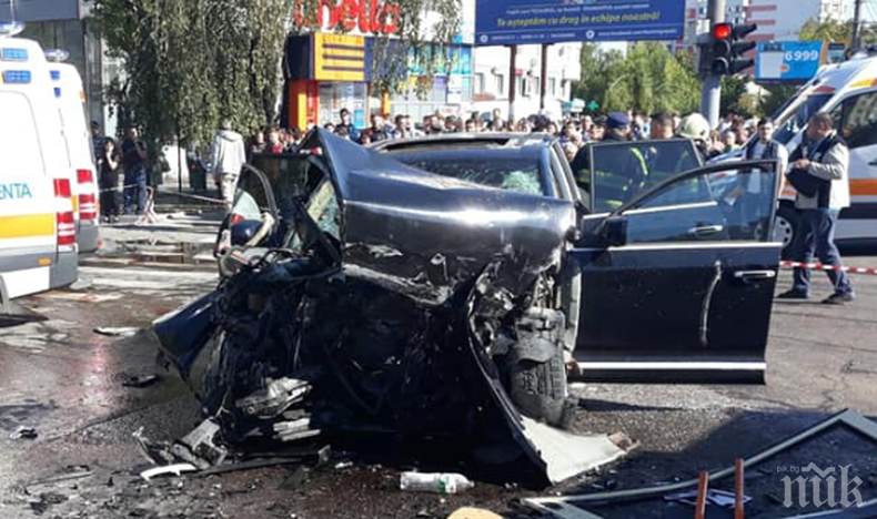 Двама загинали при зверска катастрофа между тролейбус и „Порше” в Кишинев