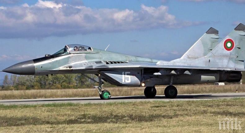 Изтребител се разби в Словакия, пилотът оцеля

 