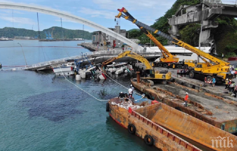 Срути се мост в Тайван, има ранени