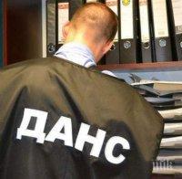 Доведоха с белезници обвинените в подкуп инспектори на ДАИ-Пловдив (СНИМКИ)
