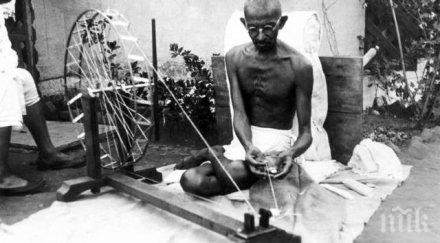 шок вандали откраднаха останките махатма ганди