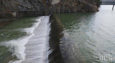 заради дъждовете спешни мерки язовирите пазят преливане