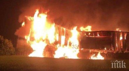 двама пожарникари изчезнаха гасенето голям пожар тайван