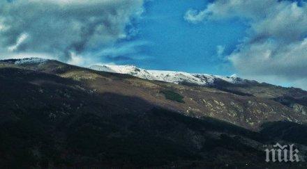 усещане зима студът носи сняг планините побеляват часове