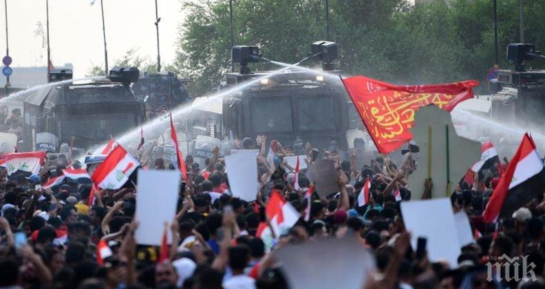 В Багдад влиза в сила комендантски час заради масовите протести